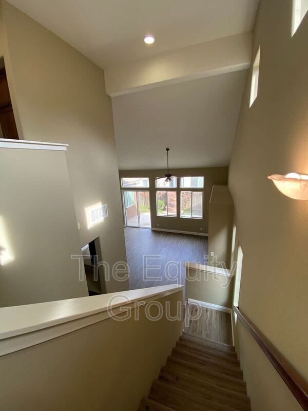 Building Photo - 1424 N Oliveto Ct