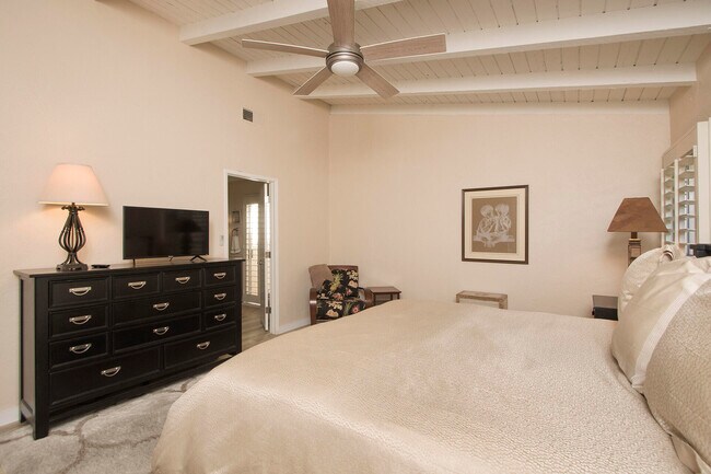 Building Photo - 40080 Via Buena Vista