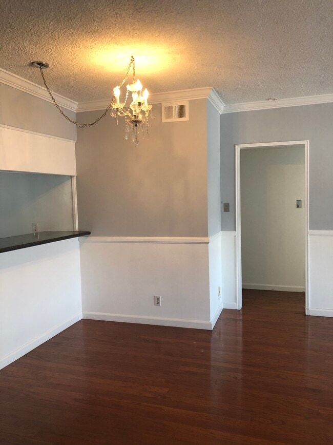 Building Photo - 1114 N Harper Ave