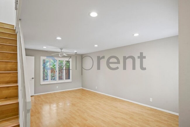 Building Photo - Unit