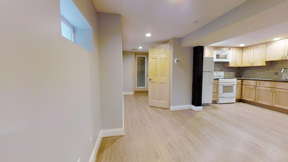 Building Photo - 4201 Roland Ave