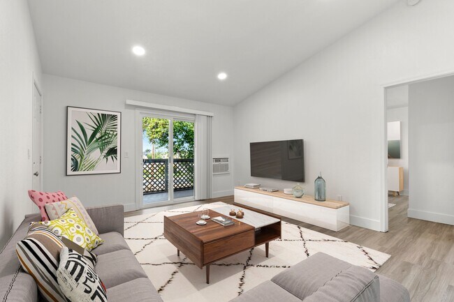 Primary Photo - The Huntley Apartments