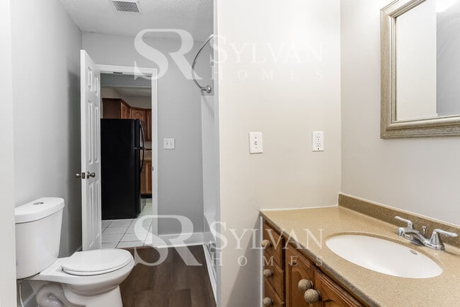 Building Photo - Cute, cozy and comfortable 3 BR, 2 BA home