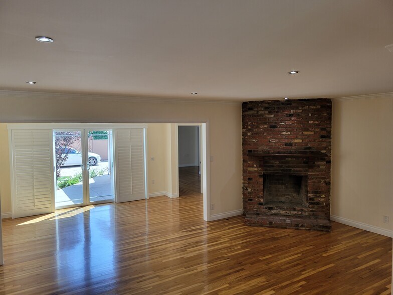 Building Photo - 7700 Mason Ave