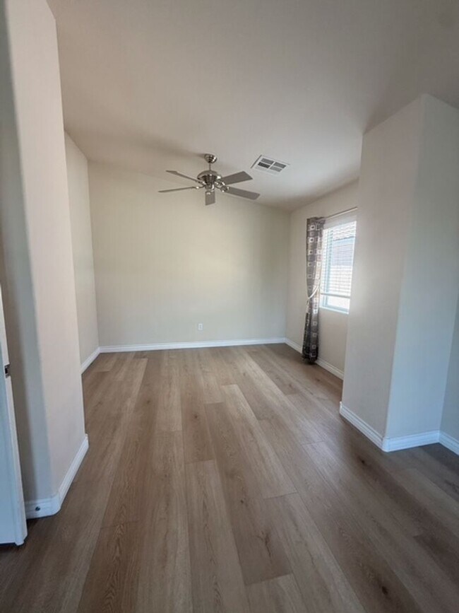 Building Photo - Summerlin Beauty! Gated. Newly installed f...
