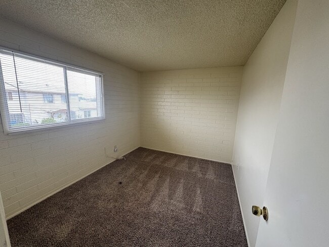 Building Photo - Holiday Gardens 2br Townhome