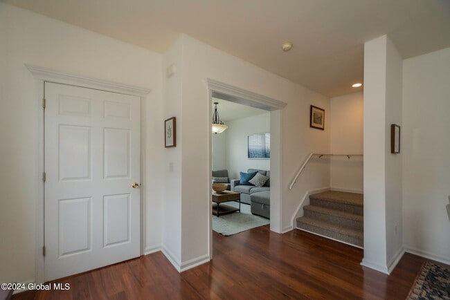 Building Photo - 39 Walton St