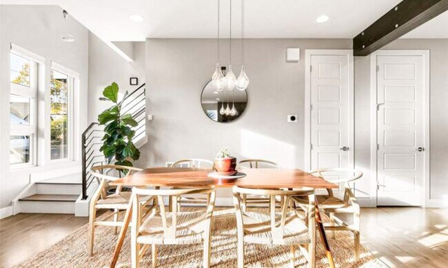 Building Photo - Beautiful 4 bedroom 3 bathroom property in Jefferson Park Denver