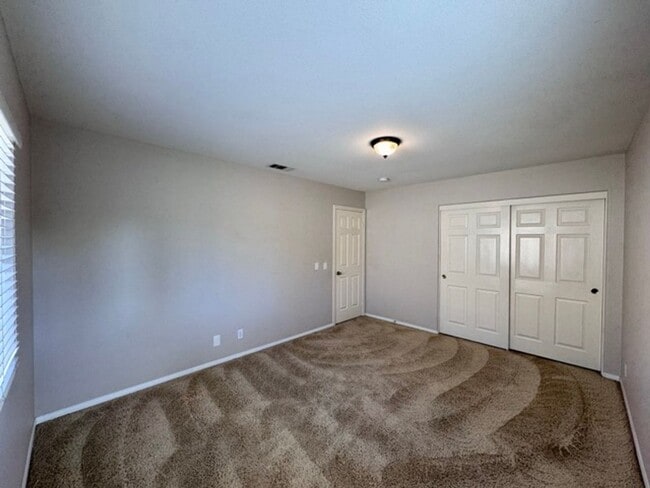 Building Photo - Beautiful 4 bedroom Temecula home sitting ...