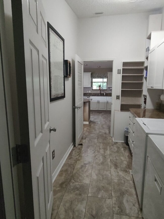 Building Photo - Furnish Single Family Home in The Villages