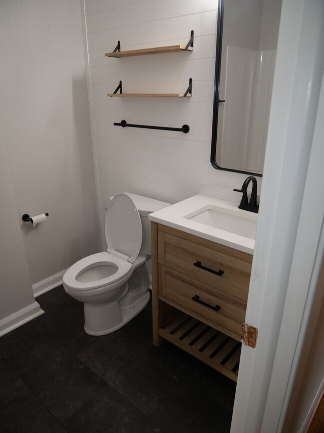 Building Photo - 8 Terrace Dr