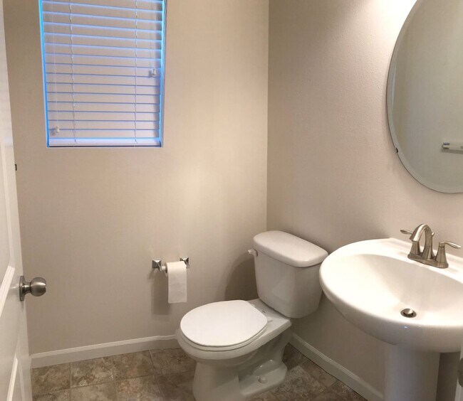 Building Photo - Stunning 2-Story Home Near Silver Lake