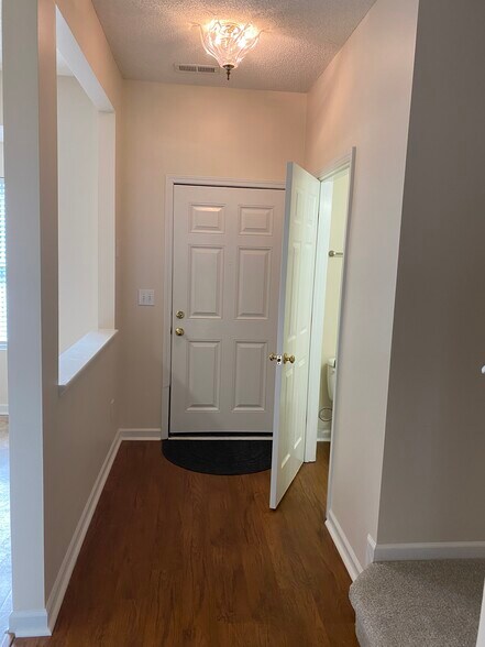 Building Photo - 102 Watertree Ln