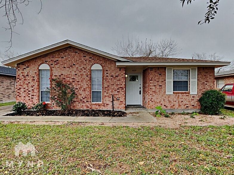 Primary Photo - 4809 Cedar St