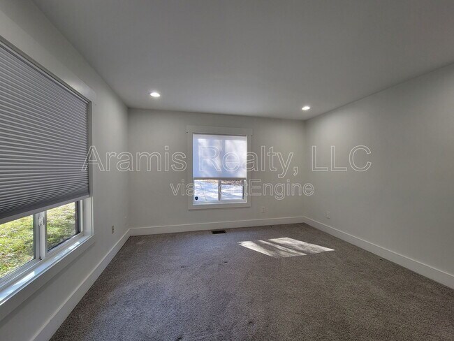 Building Photo - 344 W Wieuca Rd NE