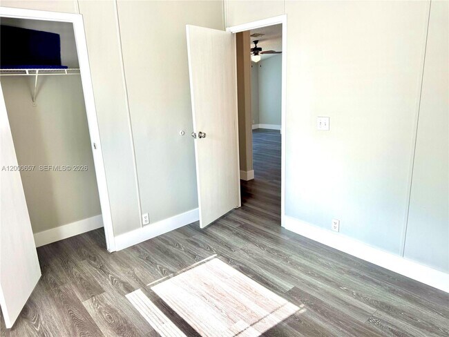 Building Photo - 220 NE 12th Ave