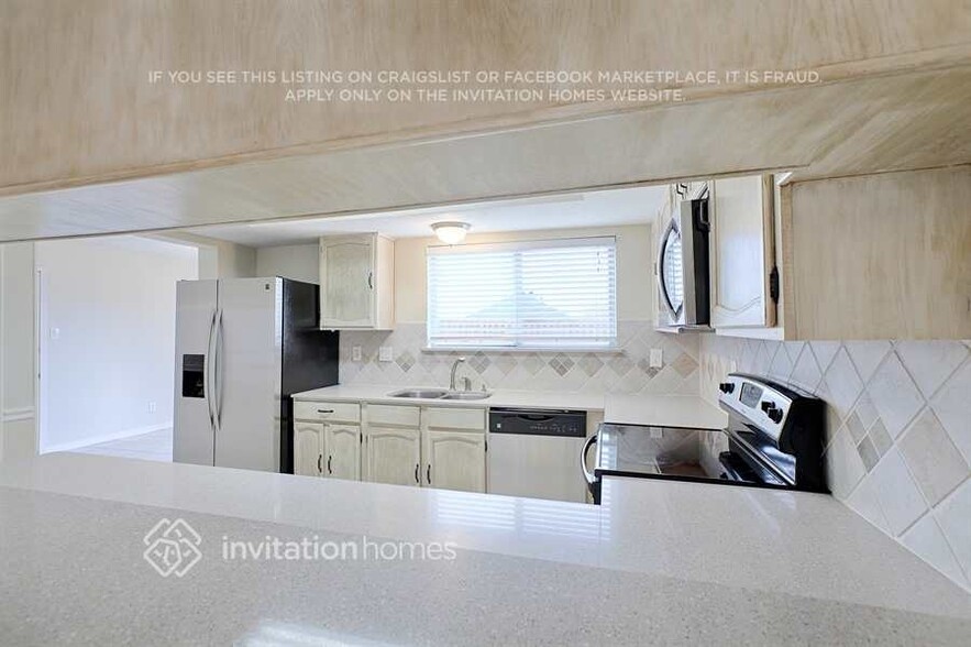 Building Photo - 2401 Forestmeadow Dr