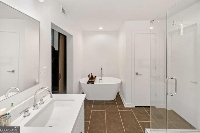 Building Photo - 260 18th St NW