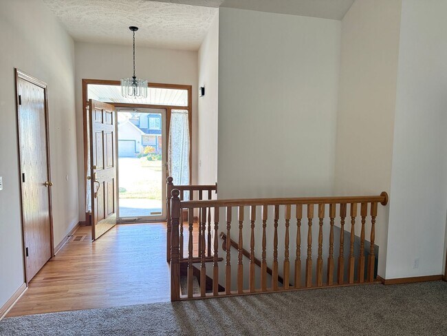 Building Photo - 2110 John St