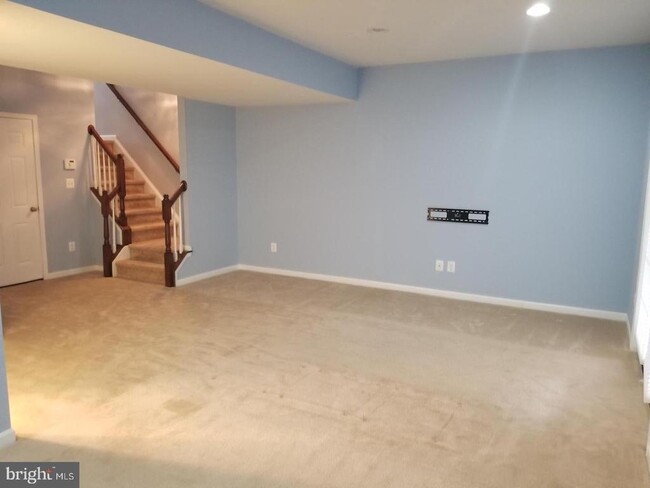 Building Photo - 25582 Creekmore Terrace