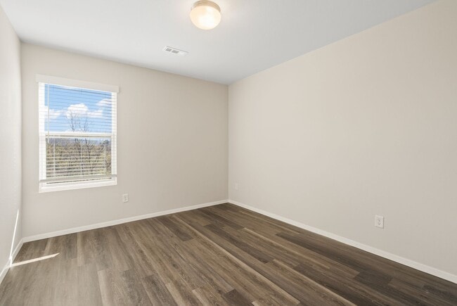 Building Photo - Pre-Leasing Now! Make This Charming 3-Bedroom, 2.5-Bath Home in Farmington Yours!
