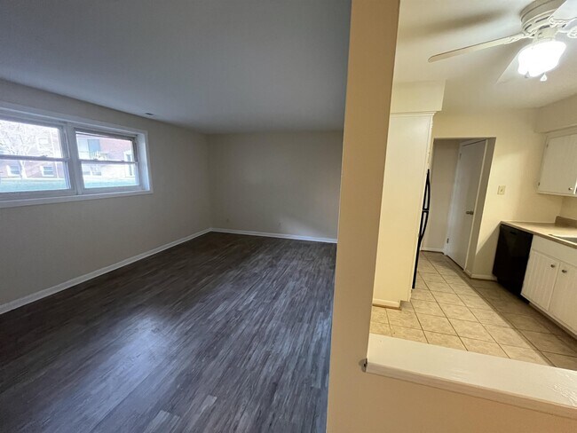 Building Photo - 101 N Edgewood Dr
