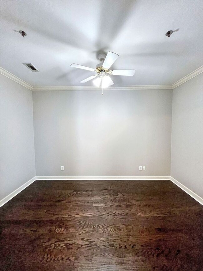 Building Photo - Lovely 1 Bed & 1.5 Bath Condo in Nashville...