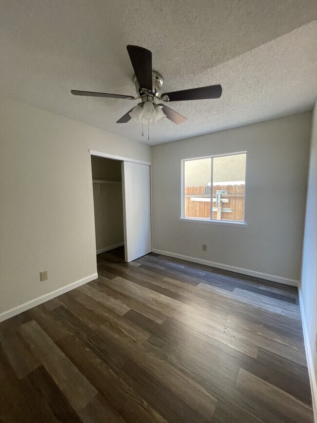 Building Photo - 864 Barandal Dr