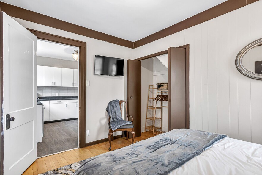 Building Photo - 817 Bell Ave