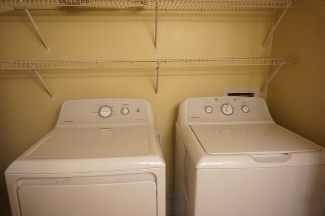 Building Photo - 2505 Flint Dr