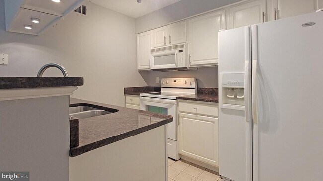 Building Photo - 1504 Lincoln Way