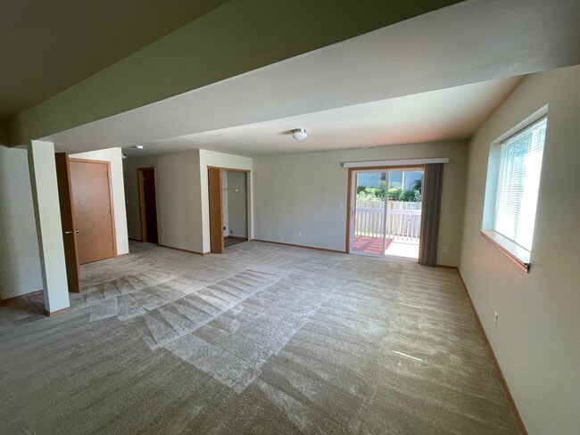 Building Photo - Beautiful Spacious 4 Bedroom 2.75 Bathroom Home in Quiet Coupeville Neighborhood!