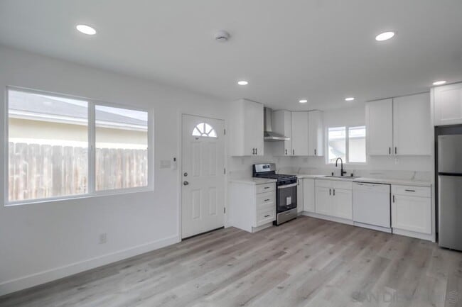 Building Photo - 6325 Newsome Dr