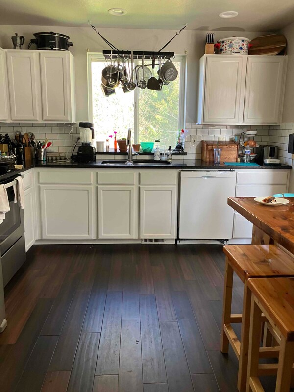 Building Photo - 8712 75th Dr NE