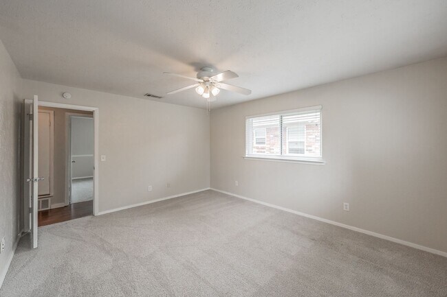 Building Photo - 1300 Potomac Dr