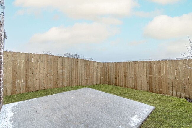 Building Photo - Welcome to the modern Townhomes in Bentonville