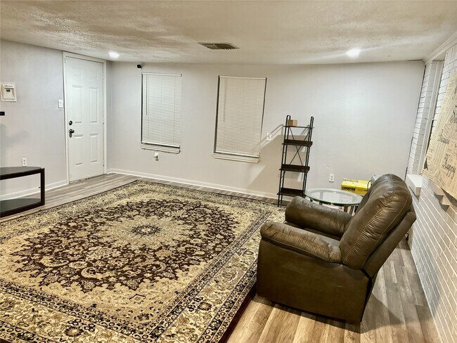 Building Photo - 4014 Farmer St