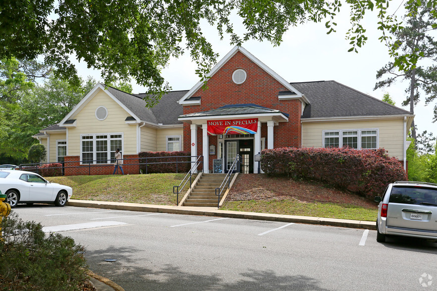 Leasing/Clubhouse - University Courtyard