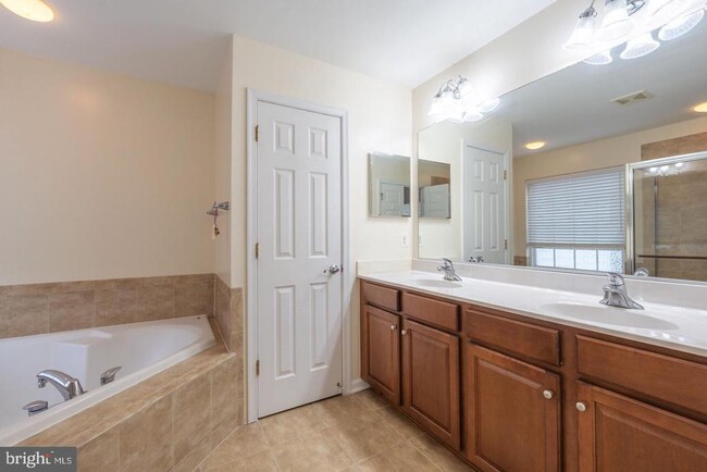 Building Photo - 4592 Barringer Pl