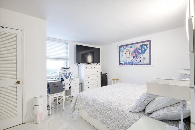 Building Photo - 111 Briny Ave