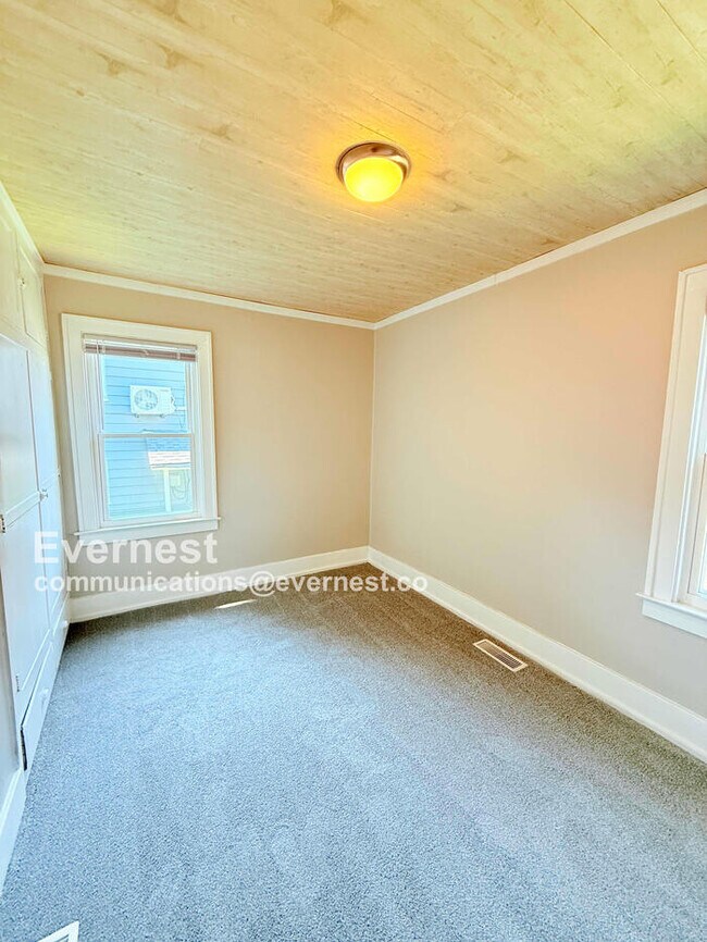 Building Photo - 68 E James St