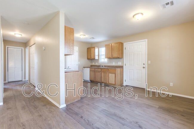 Building Photo - 914 Rockwood Ave