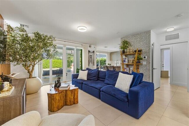 Building Photo - 10359 NW 67th Terrace