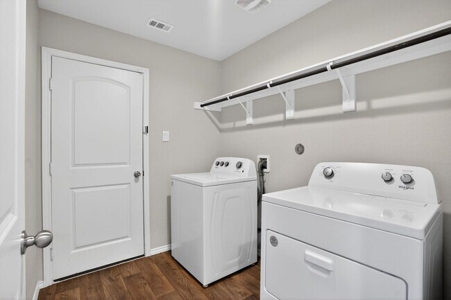 Building Photo - Beautiful 4 Bed Home in Mill Creek Estates | Open Floor Plan + Appliances Included!