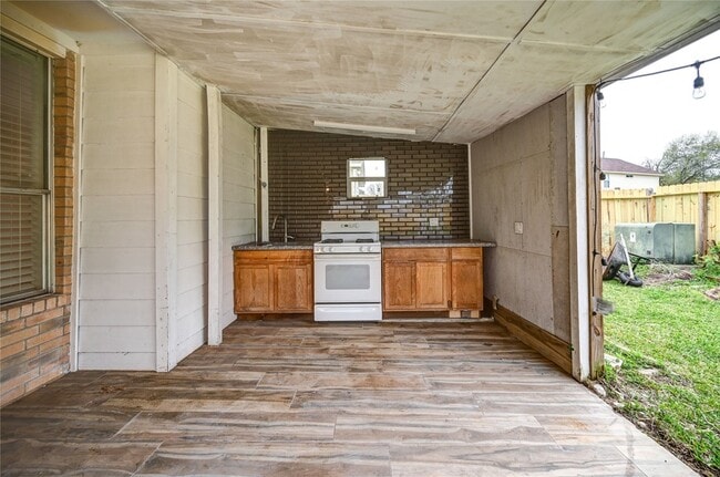 Building Photo - 11906 Dinosaur Valley Dr