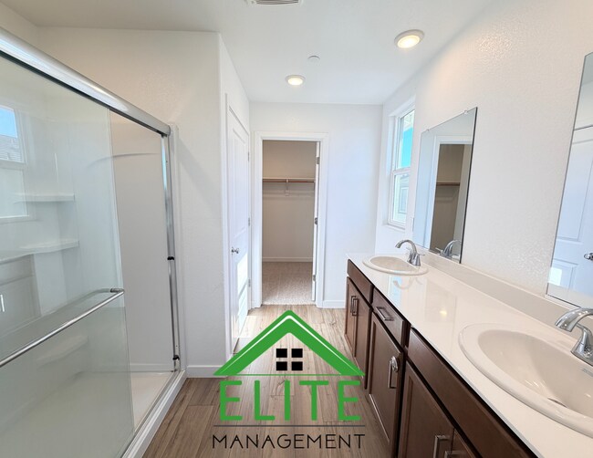 Building Photo - Located in the newly developed Park Place ...