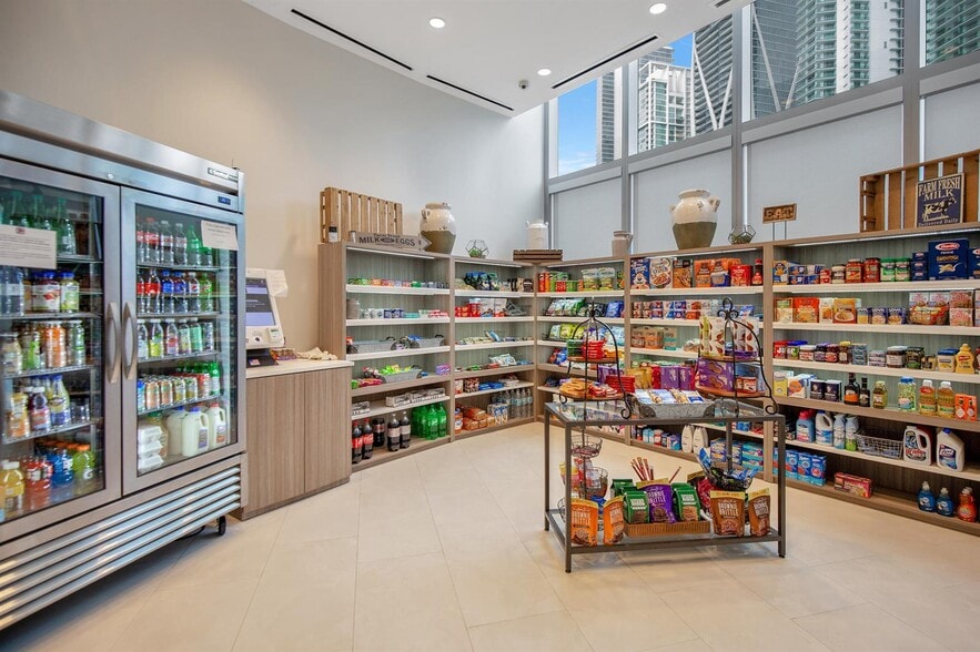 Building Photo - 851 NE 1st Ave