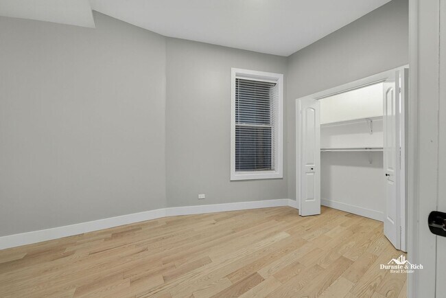 Building Photo - Gorgeous Lawndale 2 Bedroom Has it All