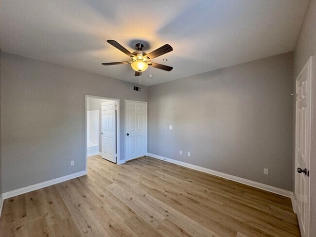 Building Photo - 41410 Juniper St