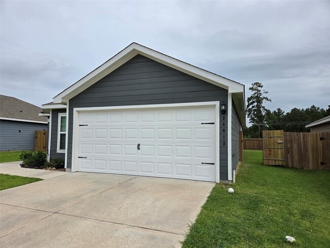 Building Photo - 24013 Wilde Dr